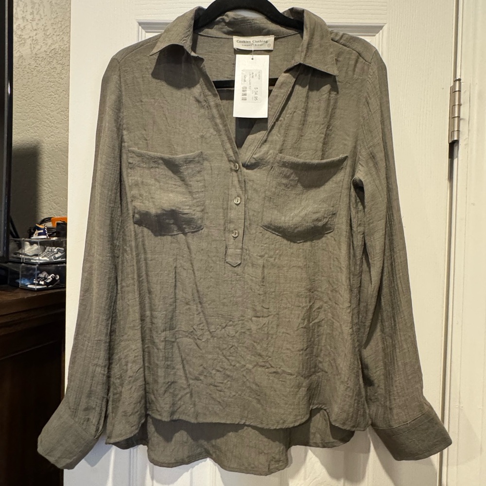 BNWT Button Detail Top size SMALL